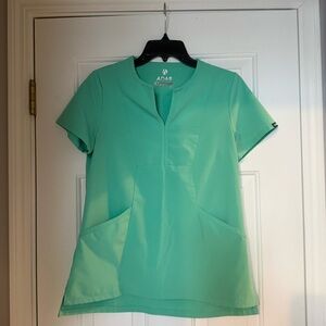 Women’s surgical green scrub top
